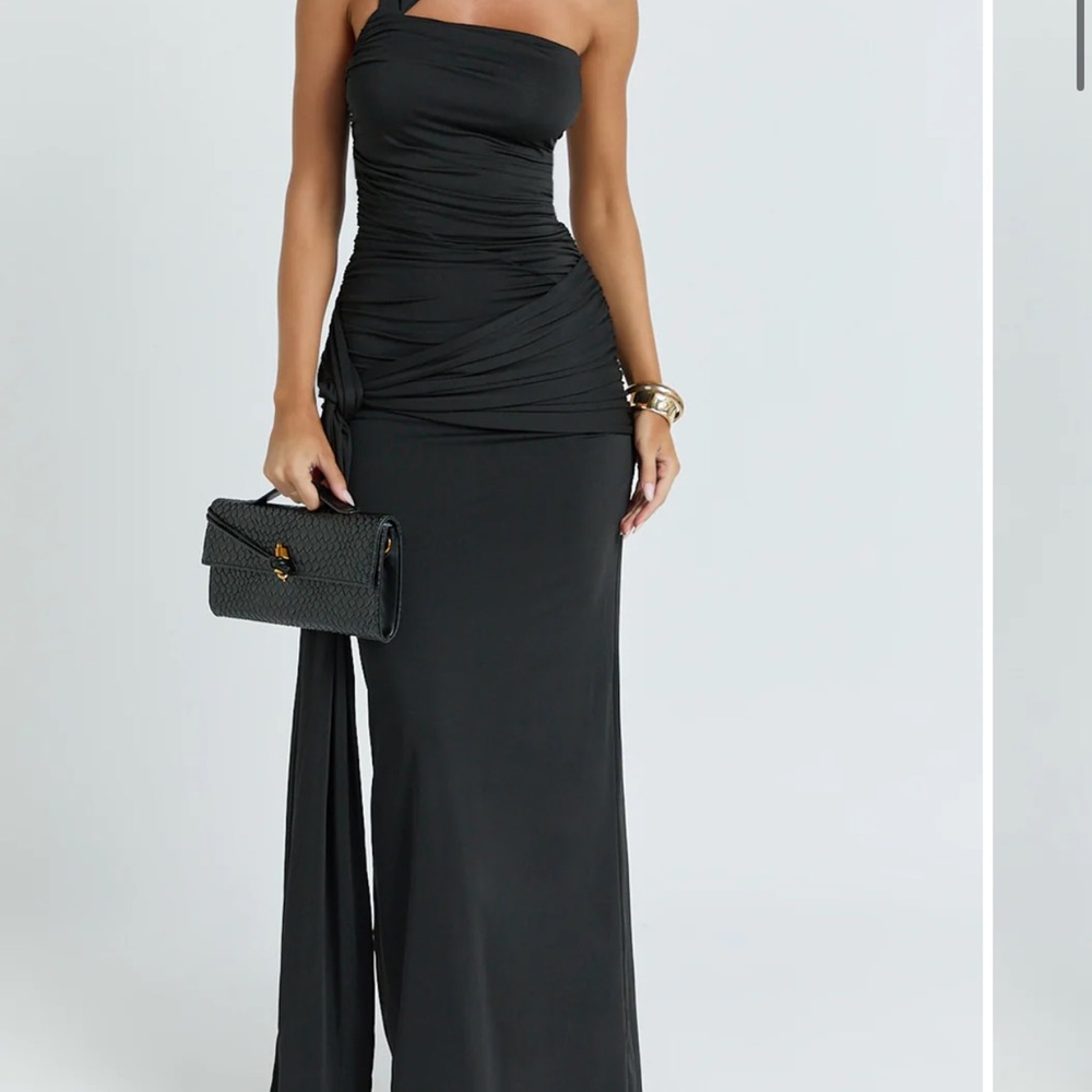 Showpo Black One-Shoulder Maxi Dress - Picture 3 of 9